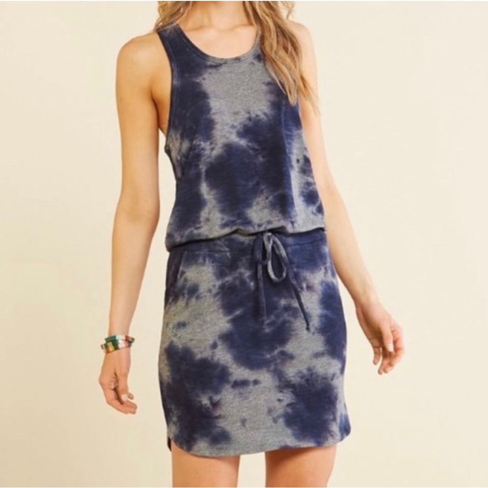 Sundry The Weekender Dress. Size 3 = L.